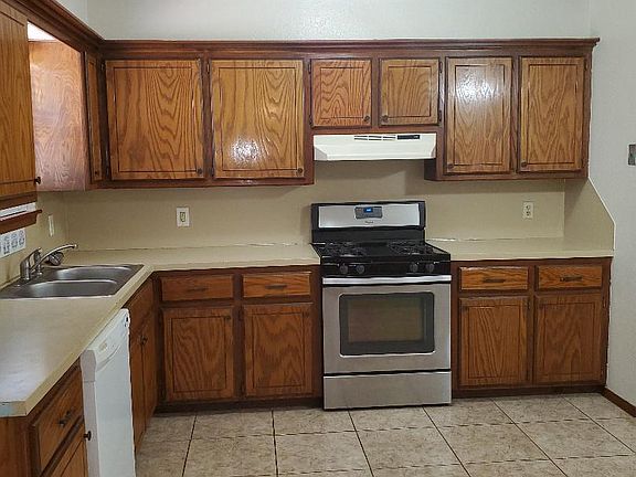 5th image of 804 N Ramblin Oaks Dr