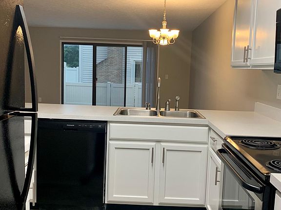 5th image of 7570 Stone Lake Dr