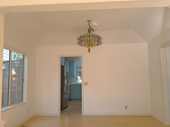 4th image of 987 Dionne Way