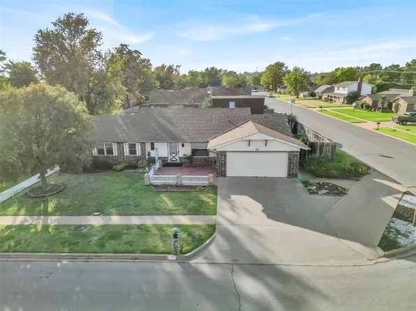 1021 Claremont St, Weatherford, OK 73096