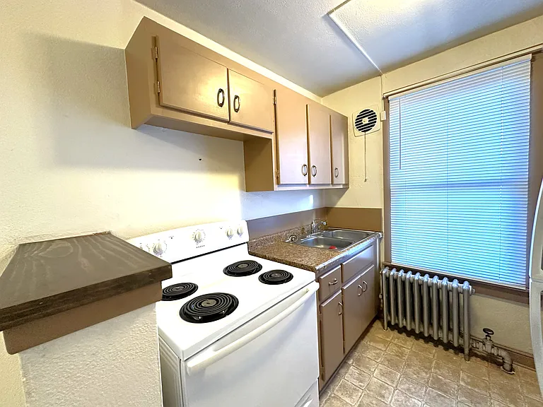 120 Main St N #4 — Photo 5
