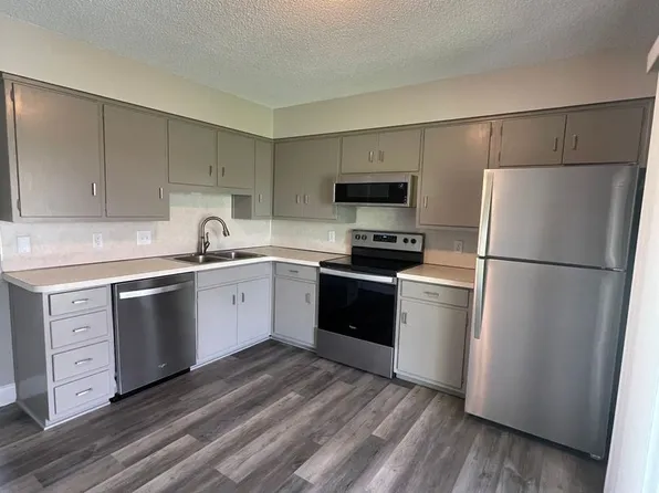 905 Manor, 905 Manor Dr #8, Flora, IN 46929