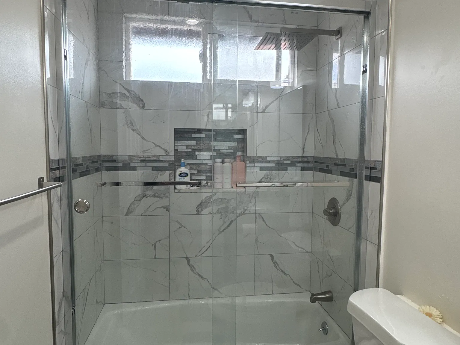 3 bed, 1300 sqft, $3,200 — Photo 2