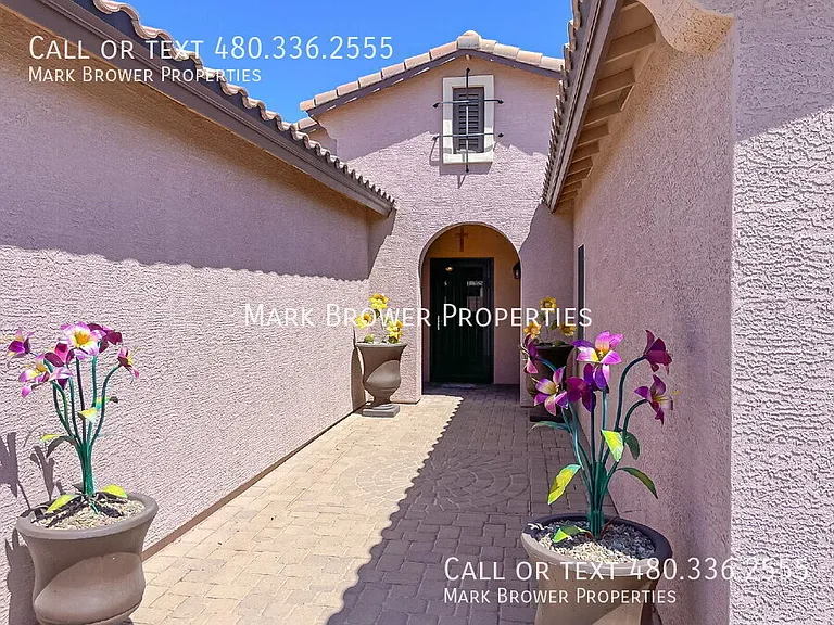 668 W Stanley Ave — Photo 2