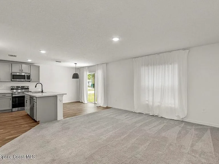 271 Wendover Rd SW — Photo 4