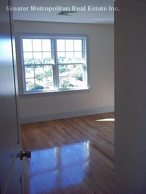2 bed, 1.0 bath, 975 sqft, $2,800 — Photo 4