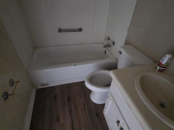 5th image of 4317 Meridith St N