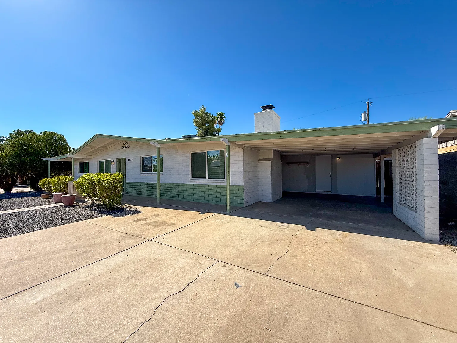 4 bed, 1915 sqft, $2,295 — Photo 2