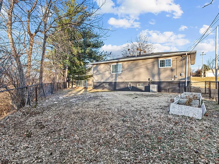 3611 Wabash Ave — Photo 16