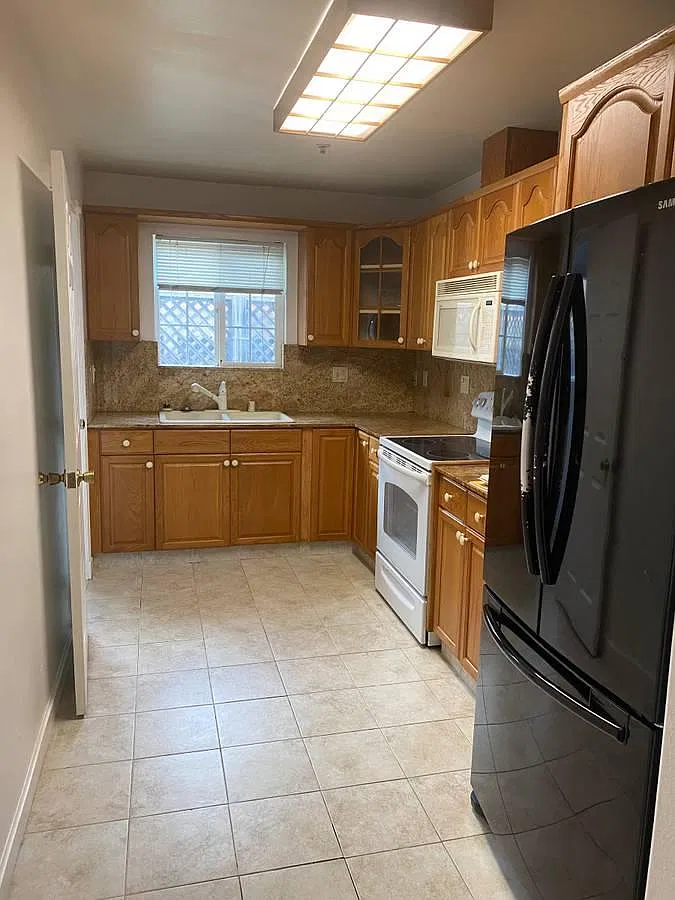 3 bed, 2000 sqft, $5,000 — Photo 2
