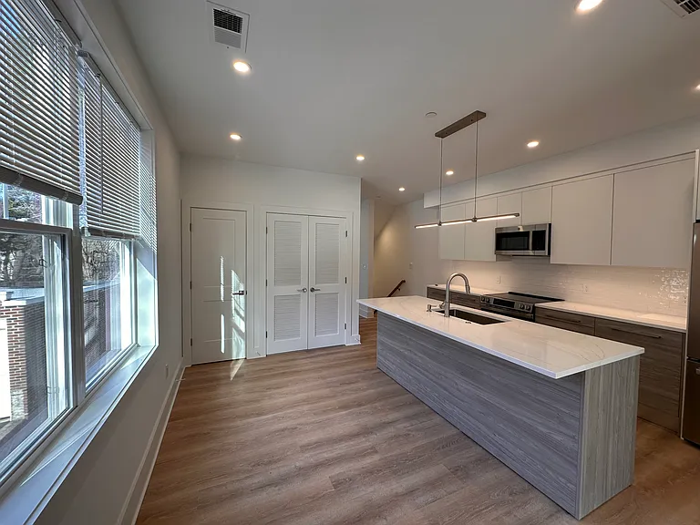47 Chase St #4 — Photo 2