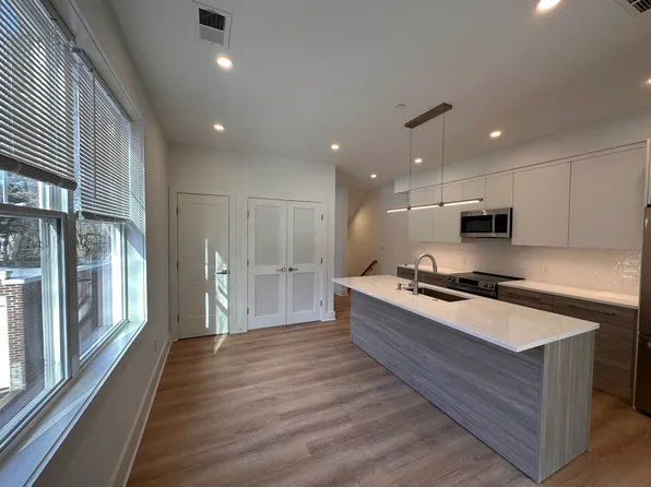 47 Chase St #4, Newton Center, MA 02459
