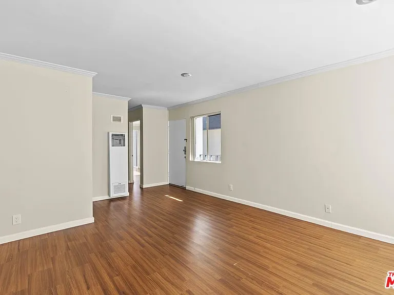 1233 Barry Ave #208 — Photo 8
