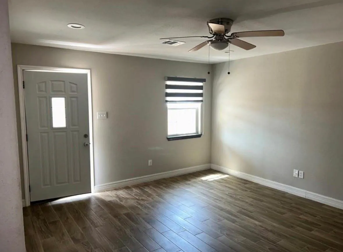 2 bed, 1.0 bath, 882 sqft, $1,350 — Photo 3