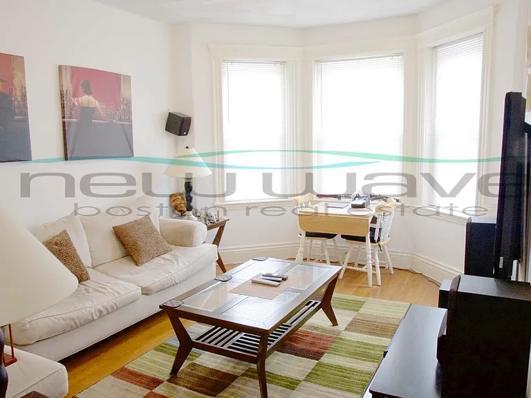 104 Queensberry St #14 — Photo 1