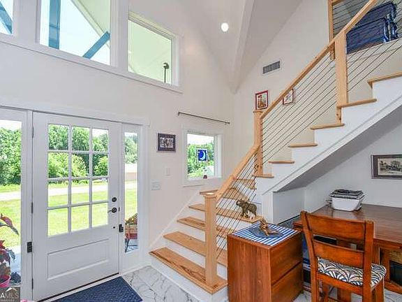 3rd image of 132 Fairview Meadows Dr
