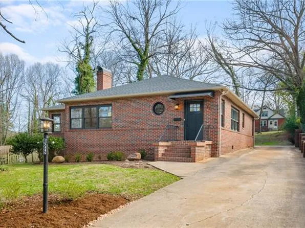 426 5th St NW, Hickory, NC 28601