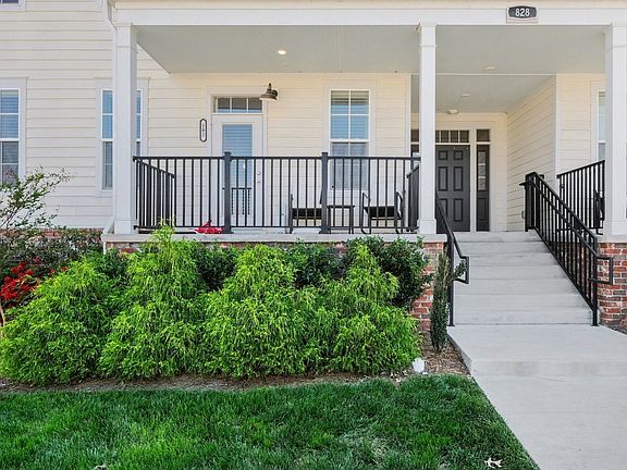 3rd image of 828 Goswell Dr #102