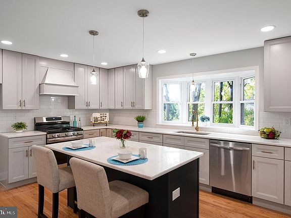 2nd image of 1642 Williams Way