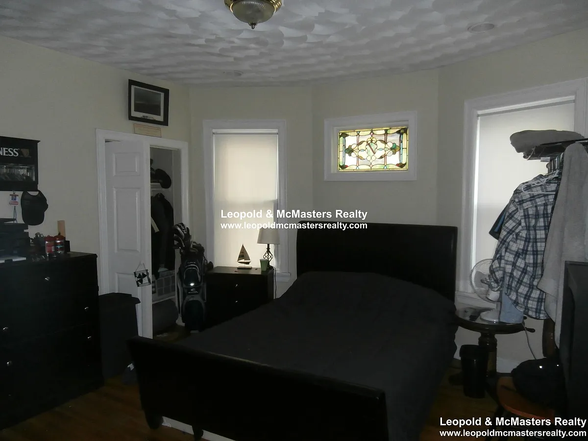 Building Photo - 157 E Cottage St #1