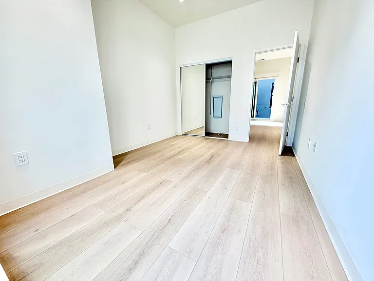 1256 Howard — Photo 11