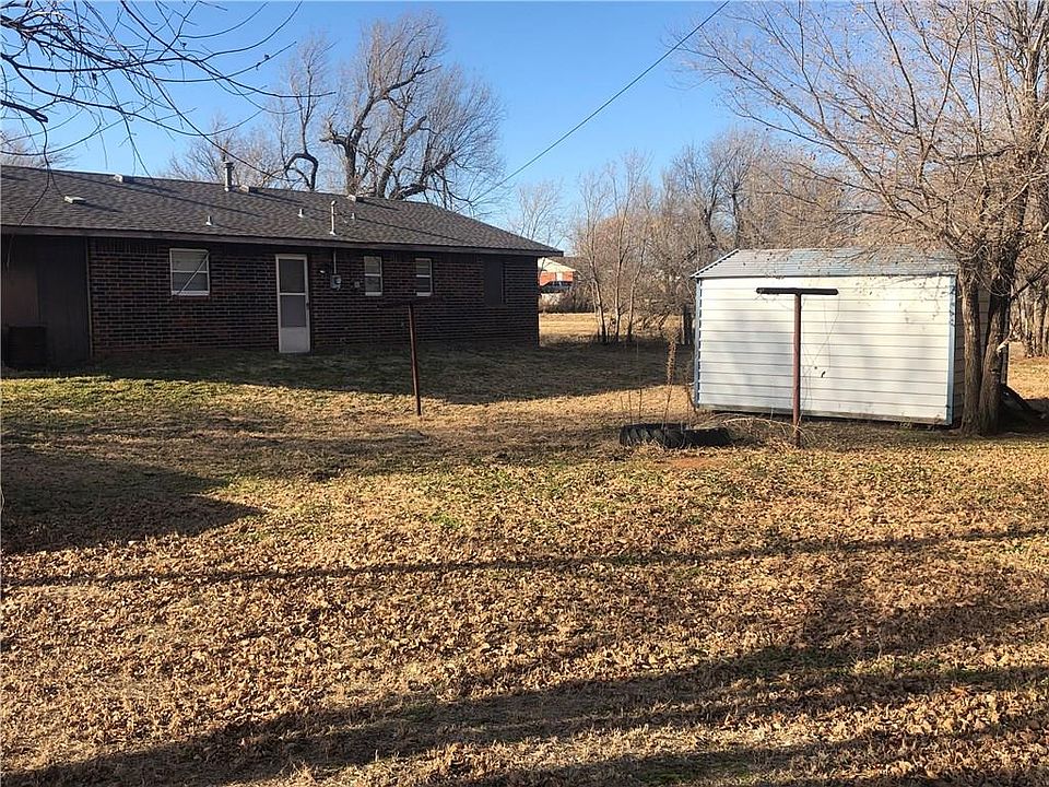 2nd image of 912 SE Manilla Ave