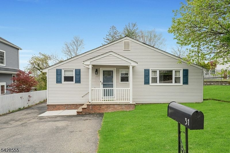 1st image of 31 Roome St