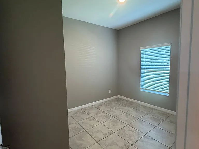 1039 San Cristobal Ave — Photo 4