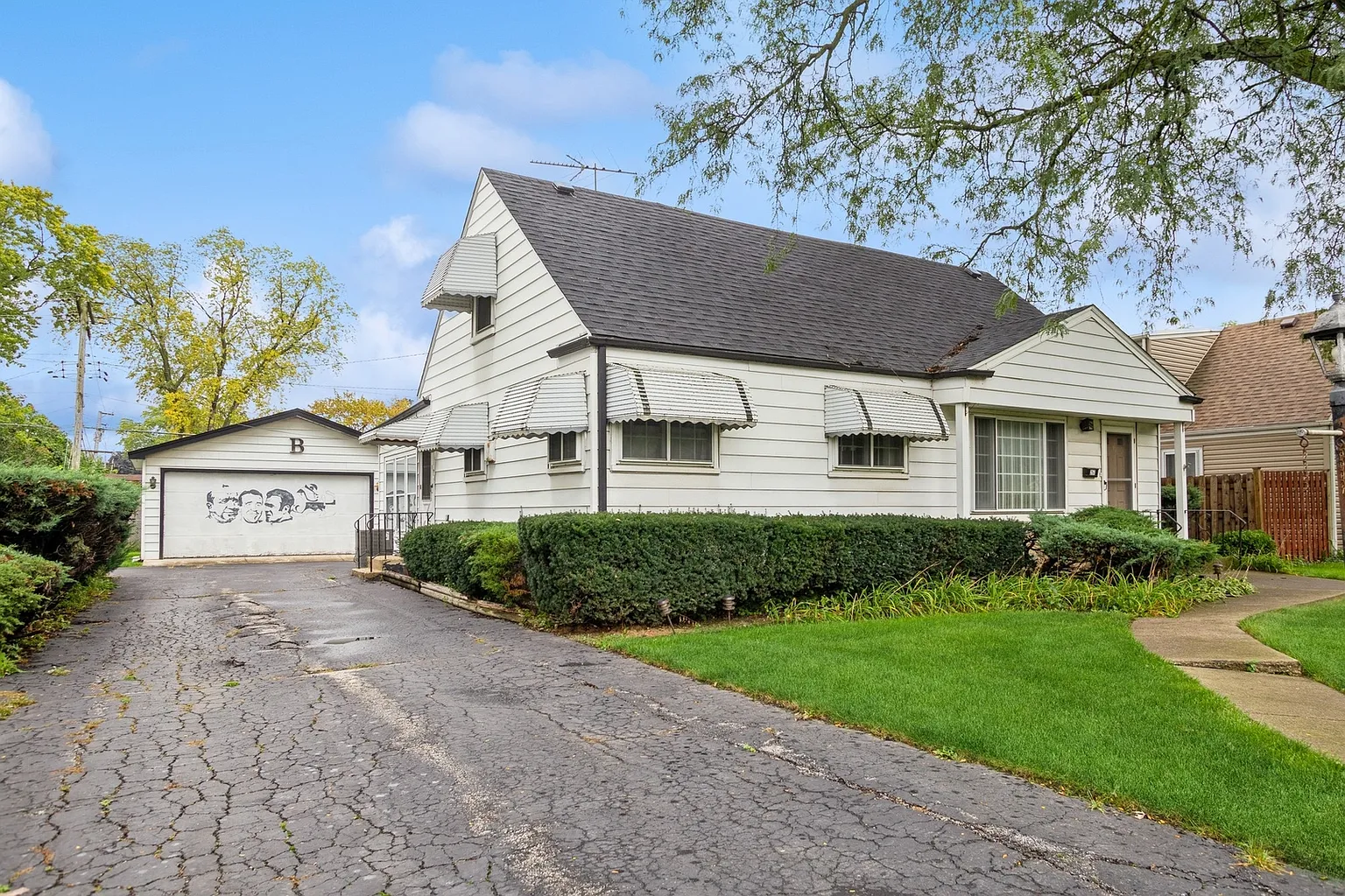 257 E Grand Ave photo 1