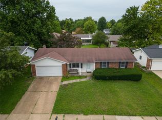 208 Chestnut Dr, Saint Charles, MO 63301