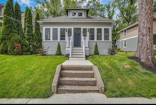 531 Queen St Photo 1