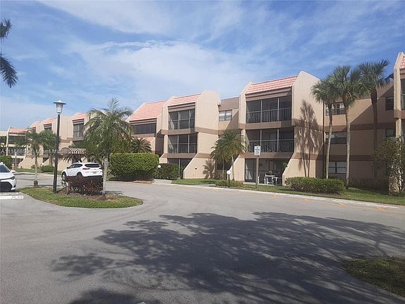 3rd image of 240 Lakeview Dr APT 106