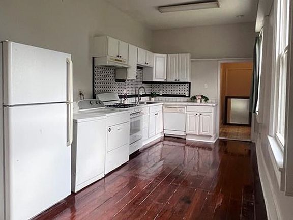 5th image of 1033 Port St