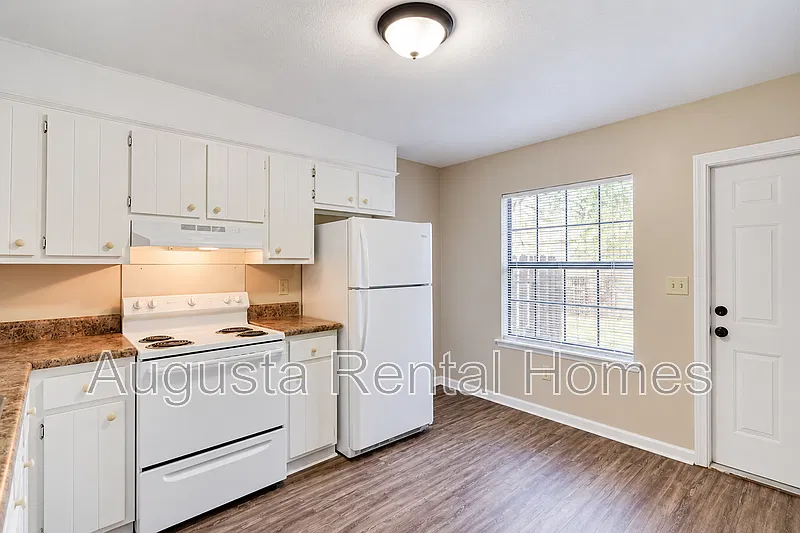 2 bed, 1.5 bath, 960 sqft, $995 — Photo 3