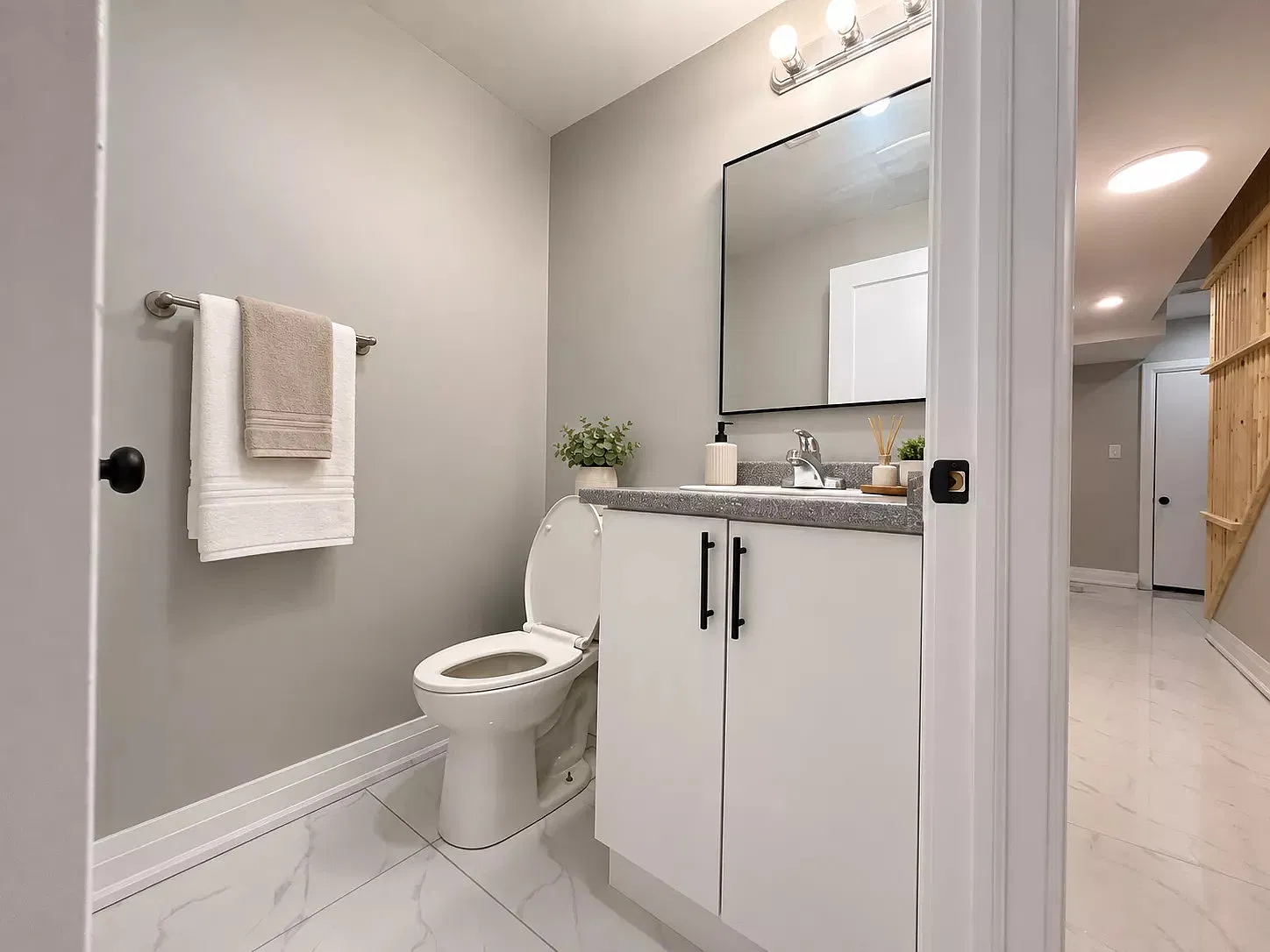 2 bed, 899 sqft, $2,100 — Photo 4
