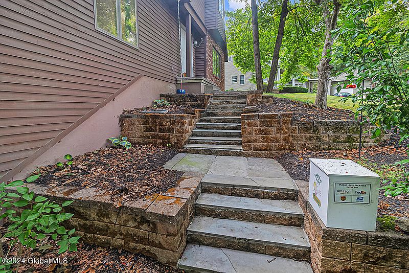 4th image of 7 Vineyard Circle