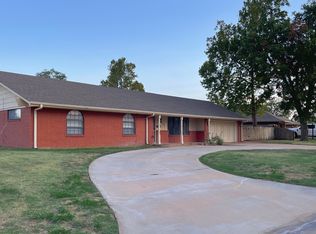 701 Canary Ln, Enid, OK 73703