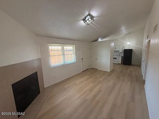 2512 E Eastland St — Photo 3