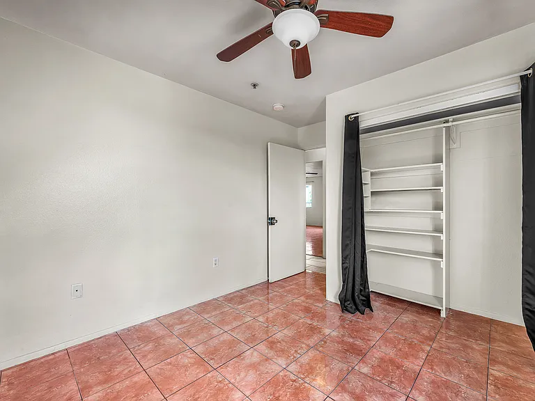 5231 Huntington Dr N #4 — Photo 7