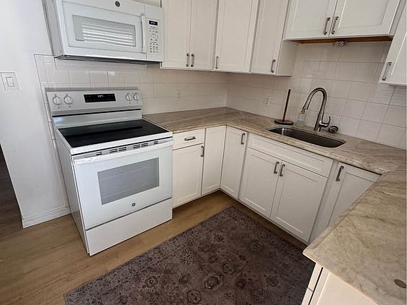 5th image of 500 61st Ave NE