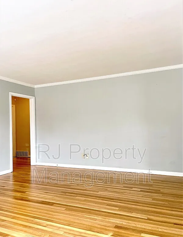 3 bed, 2.0 bath, 1326 sqft, $1,695 — Photo 4
