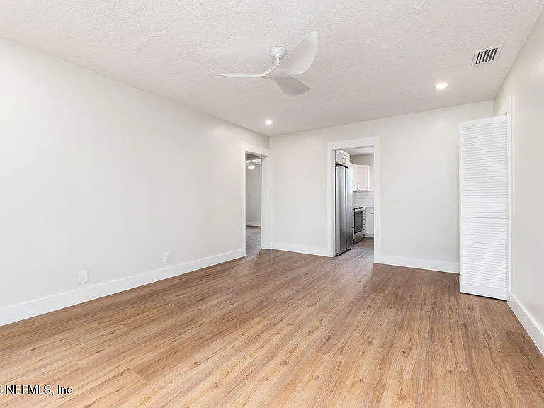 2247 Riverside Ave #6 — Photo 2