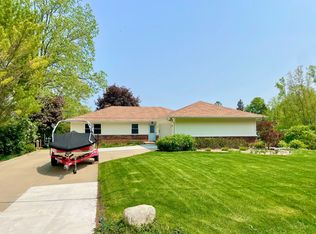 7226 Driftwood Dr, Fenton, MI