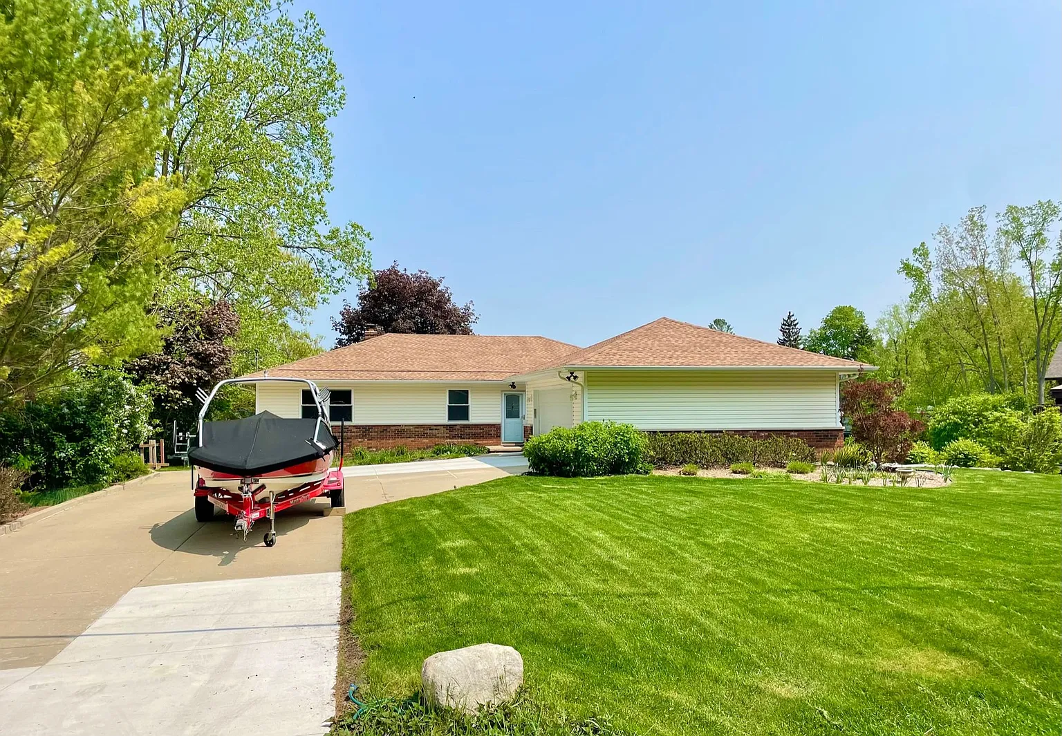 7226 Driftwood Dr photo 1