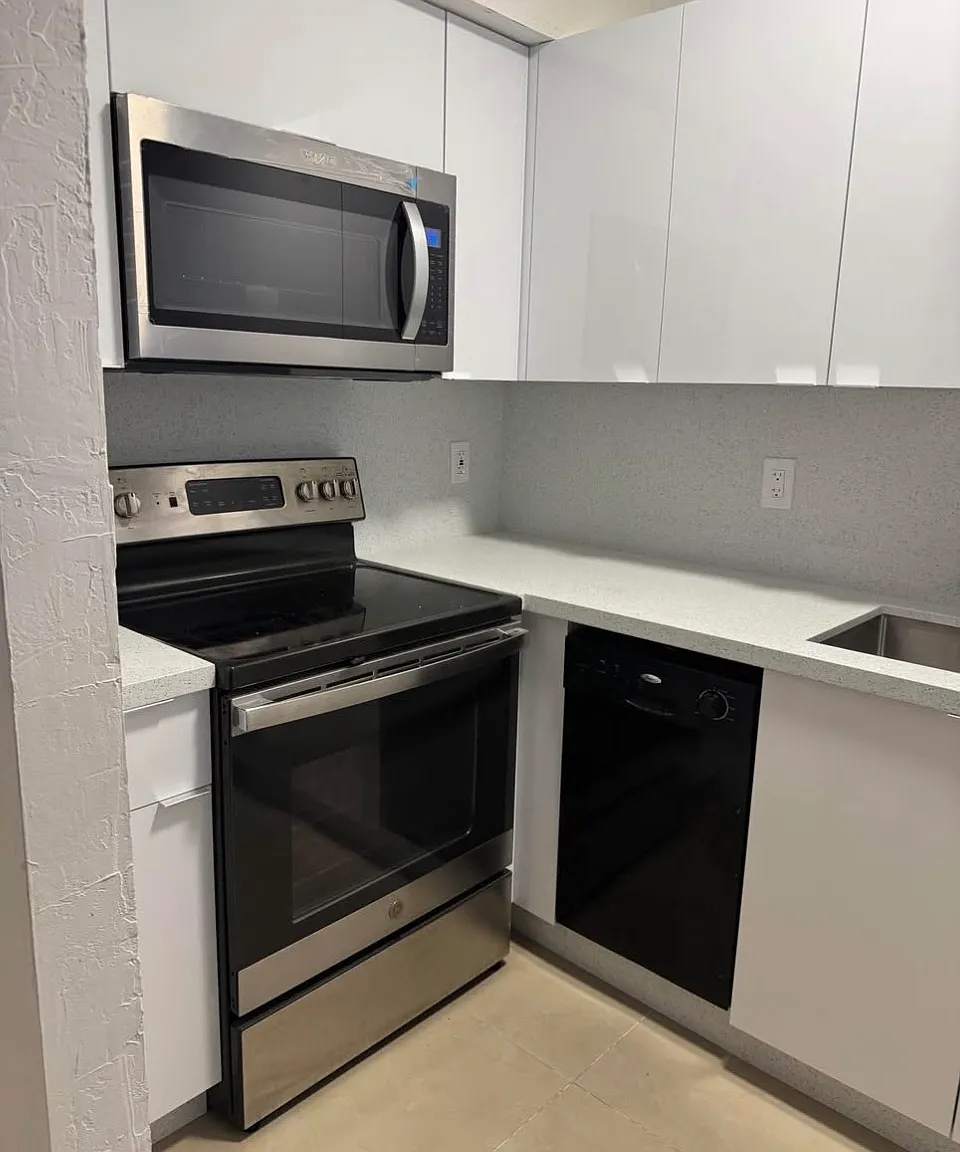 2 bed, 779 sqft, $2,400 — Photo 4