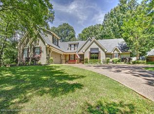 320 Country Club Dr, Hernando, MS 38632