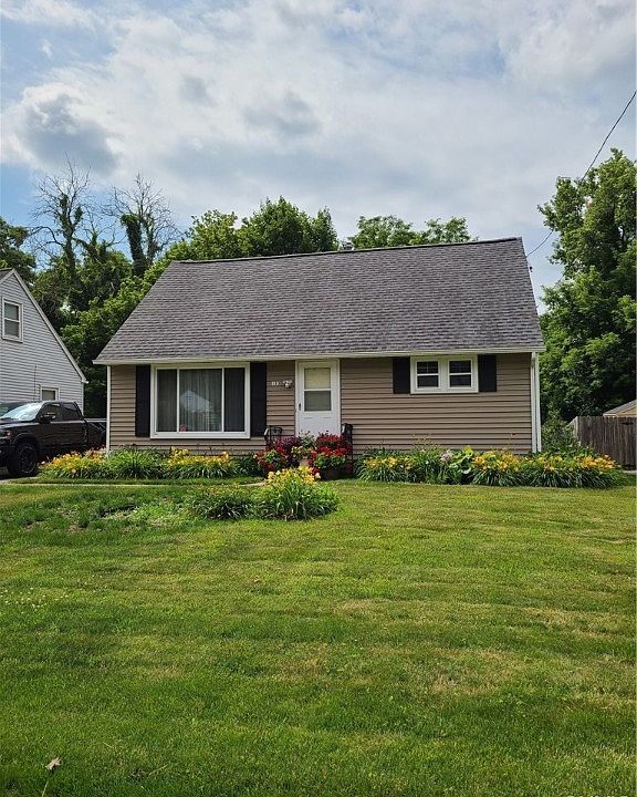 1st image of 153 W Florence Ave
