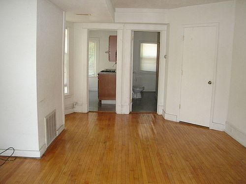 2nd image of 301 Douglas Ave APT 4