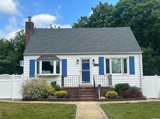2665 Forest Ave, East Meadow, NY 11554