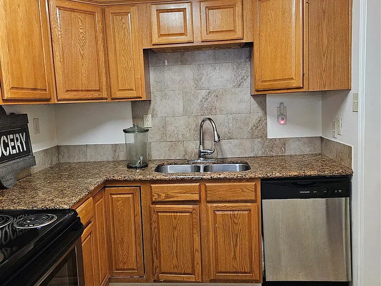 7832 Green Lawn Dr #7832 — Photo 4